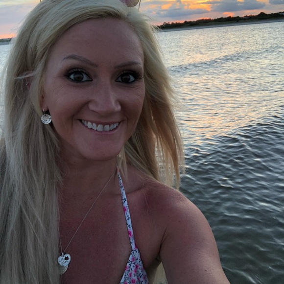 Meet your Posher, Laurra - Picture 2 of 2